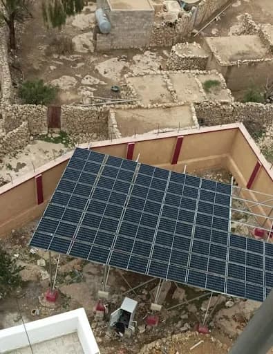 منظومة الطاقة الشمسية لتشغيل محطات الاتصالات